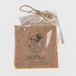 MARIKA Scrub Φράουλα - Με έξτρα παρθένο ελαιόλαδο, βούτυρο καριτέ και παπαρουνόσπορο